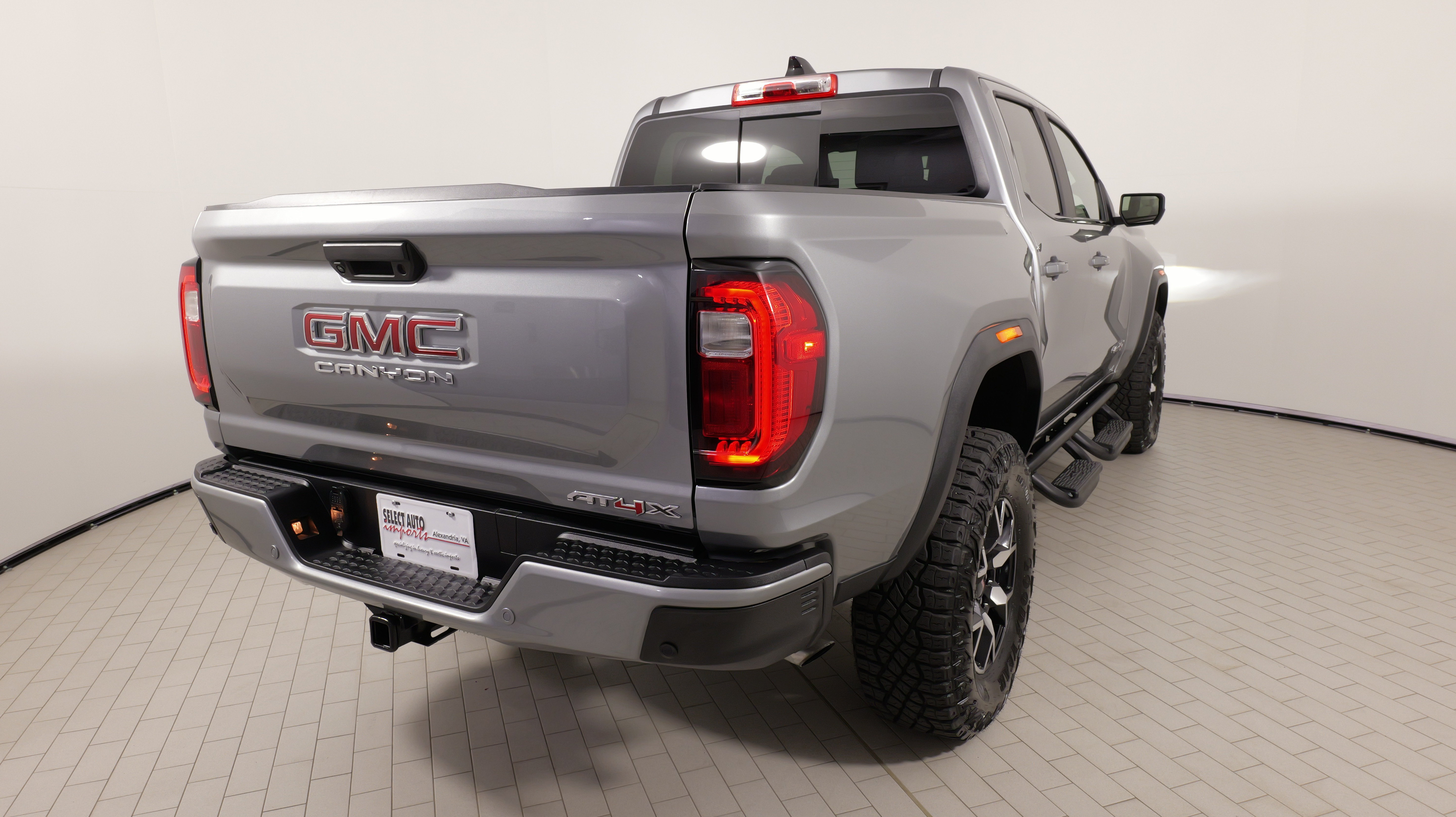 Used 2024 GMC Canyon AT4X AWD/4WD image 15