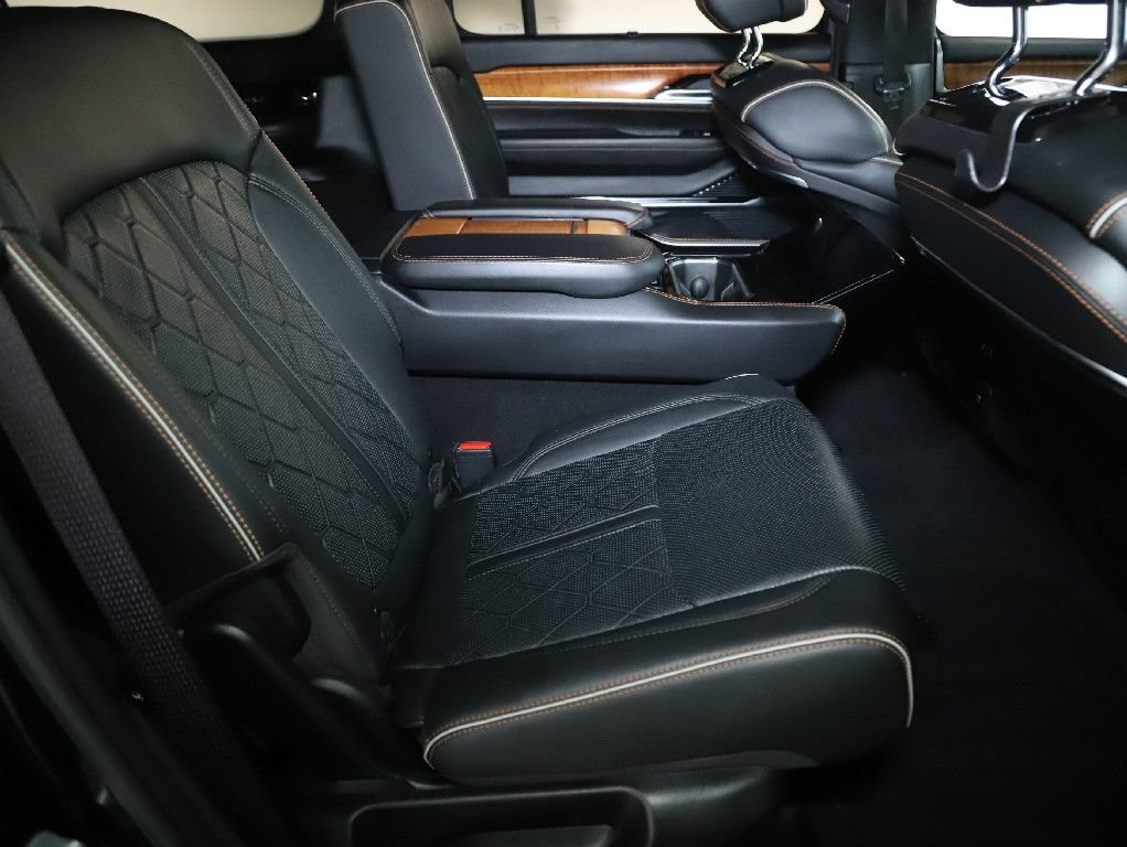 Used 2022 Jeep Grand Wagoneer Series III AWD/4WD image 36