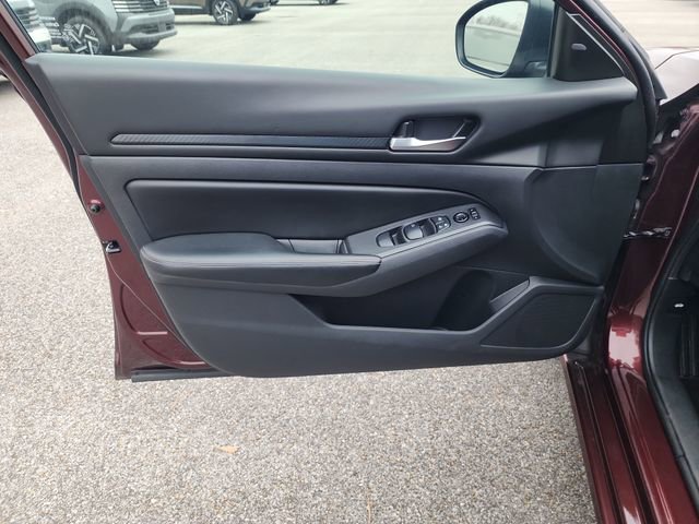Used 2024 Nissan Altima 2.5 SV image 9