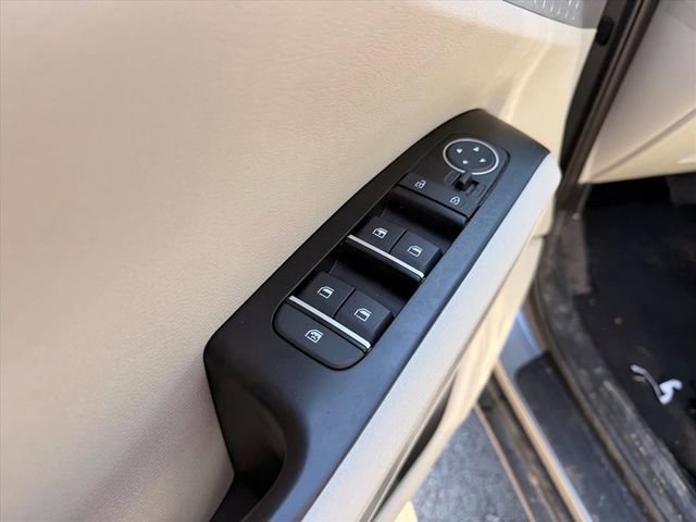 Used 2025 Kia Soul LX w/ LX Technology Package FWD image 20