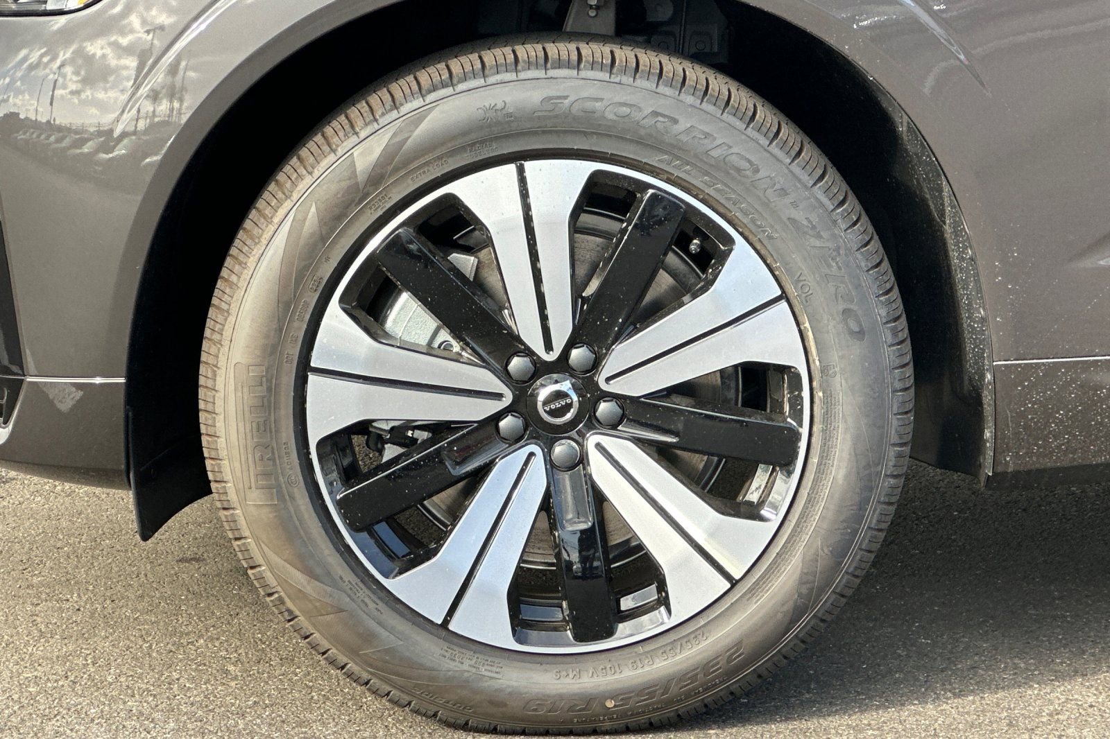 New 2025 Volvo XC60 T8 Core w/ Protection Package Premier AWD/4WD image 29
