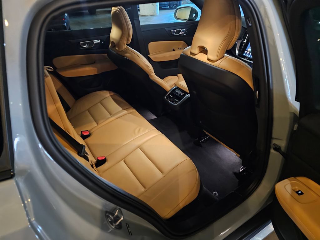 Certified 2025 Volvo V60 B5 Cross Country Ultra AWD/4WD image 8