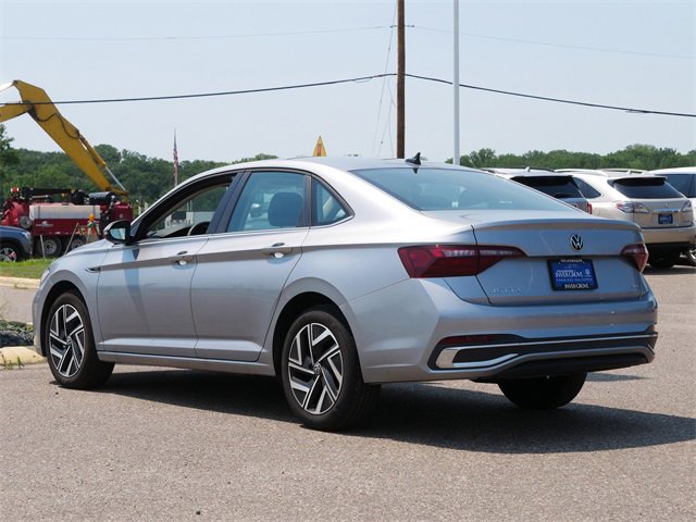 Certified 2024 Volkswagen Jetta SEL image 5