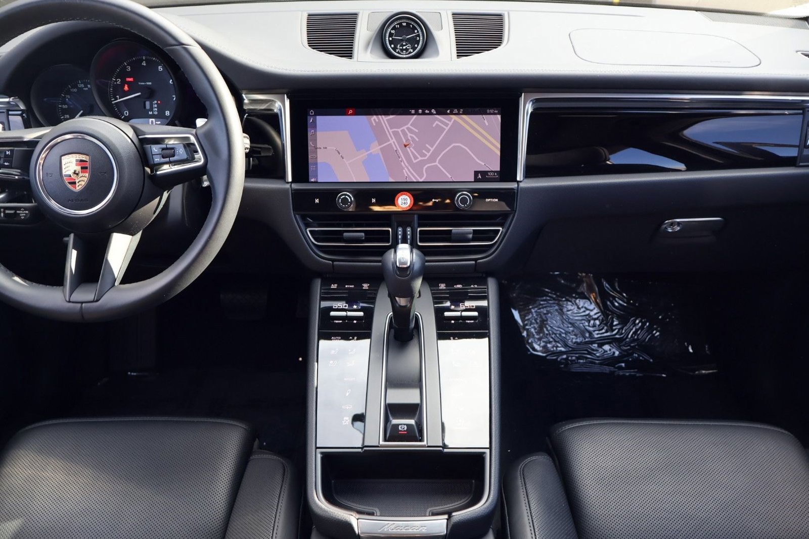 Certified 2025 Porsche Macan image 21