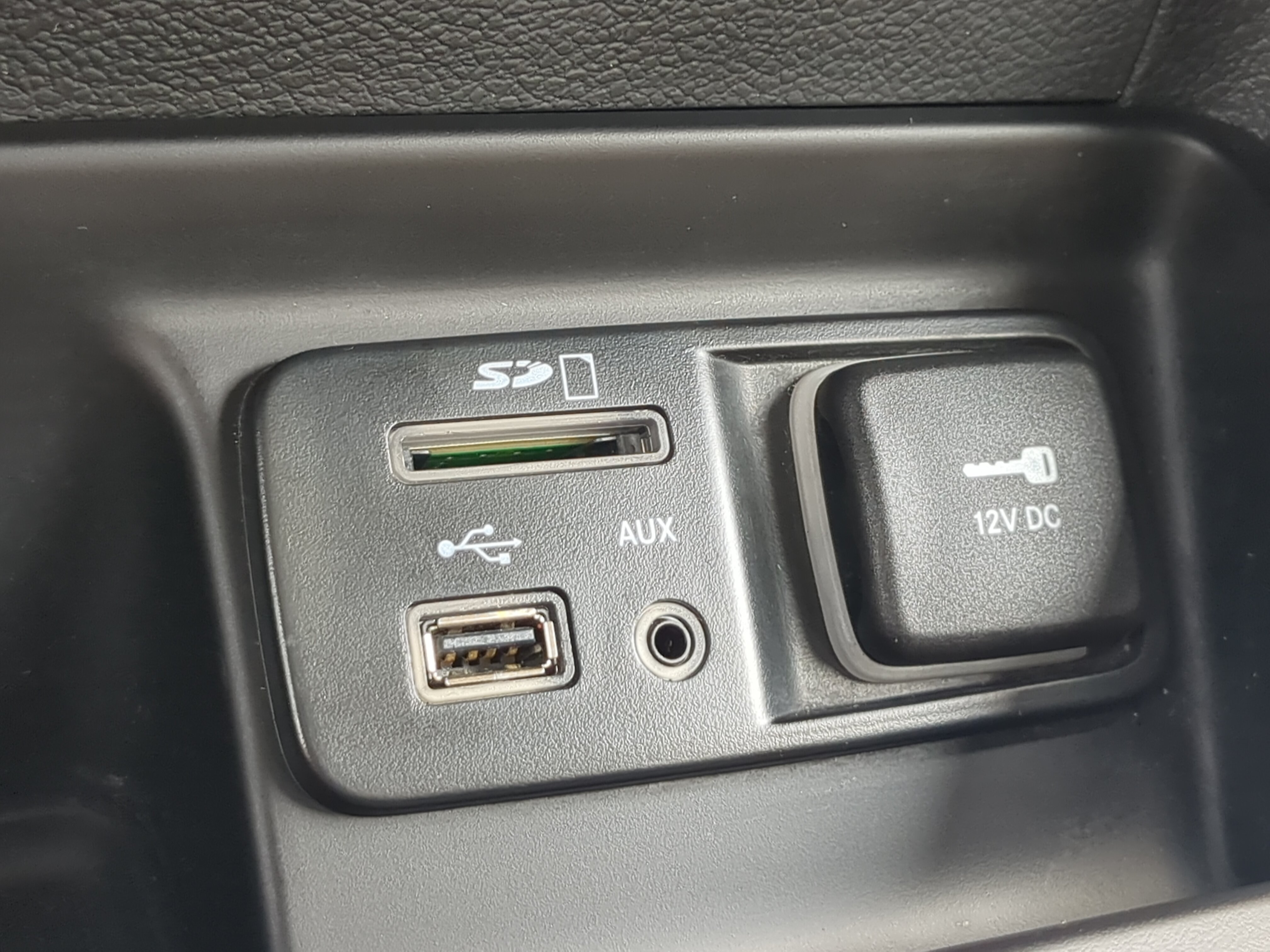 Used 2015 Jeep Cherokee Limited FWD image 21