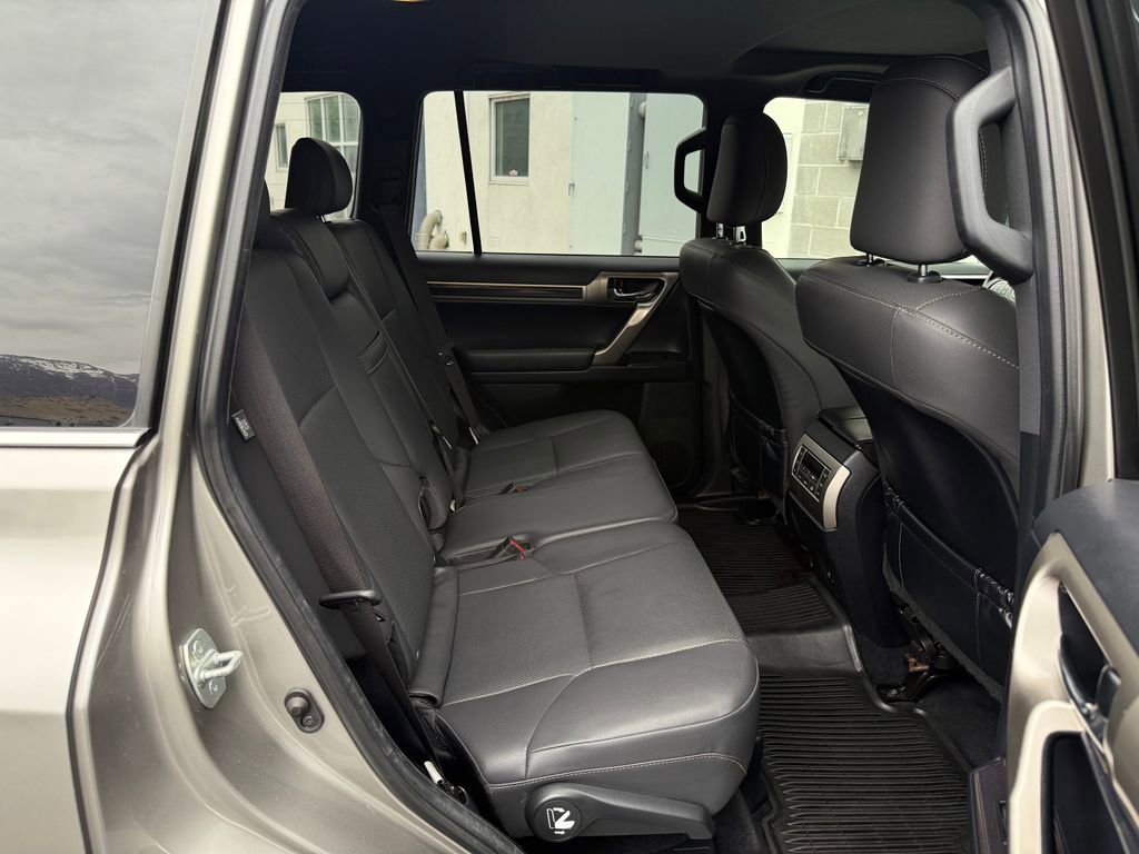 Used 2020 Lexus GX 460 Premium w/ Premium Package image 25