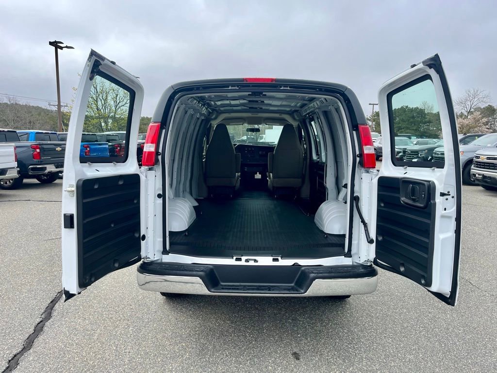 New 2026 Chevrolet Express 2500 RWD image 5