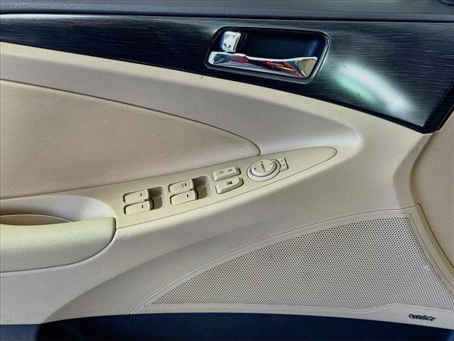 Used 2012 Hyundai Sonata Limited w/ Navigation Pkg FWD image 11