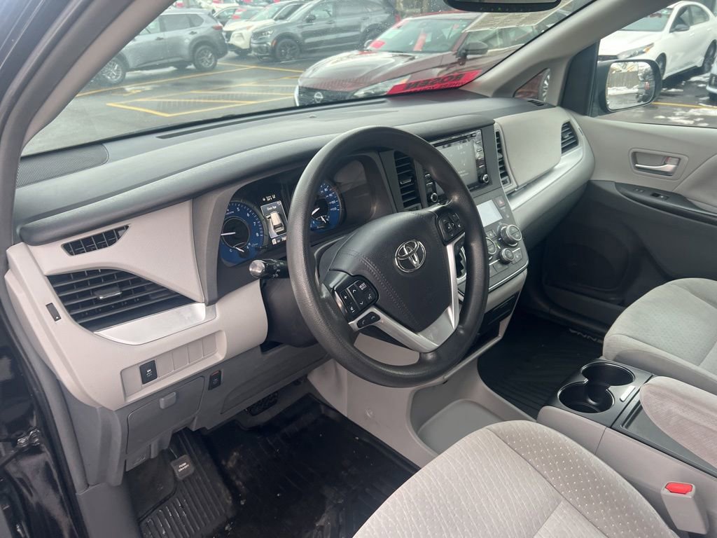 Used 2019 Toyota Sienna LE image 6