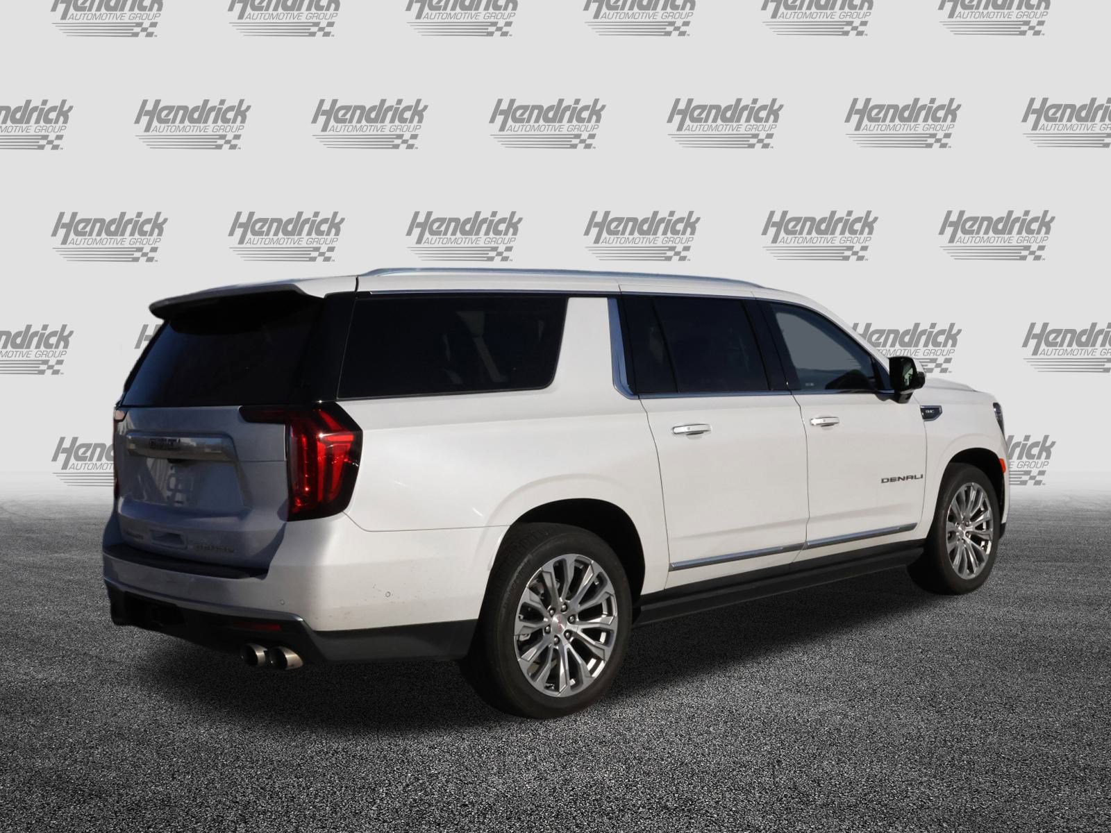 Used 2024 GMC Yukon XL Denali w/ Denali Reserve Package image 9