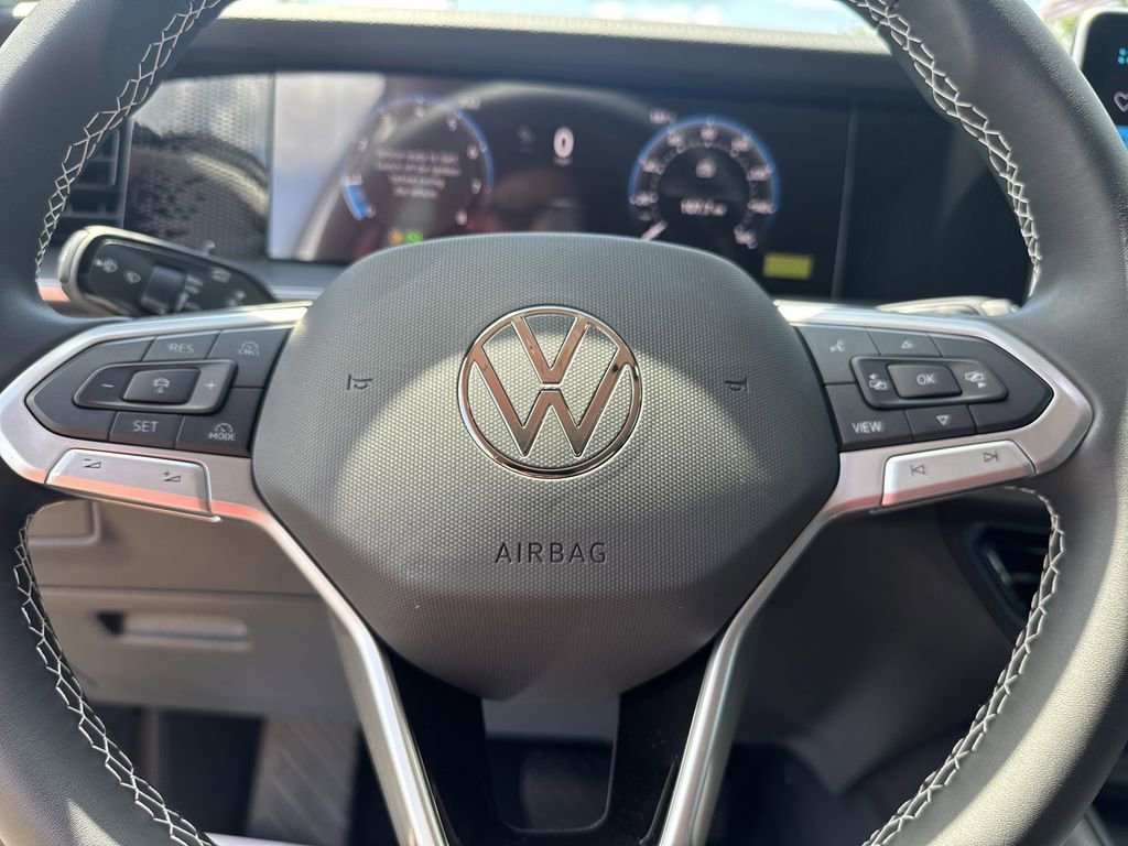 New 2025 Volkswagen Tiguan SE image 21