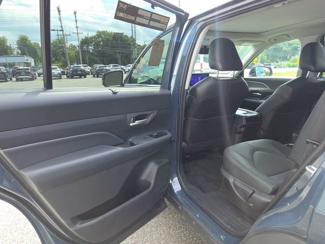 Used 2025 Toyota Grand Highlander AWD image 11