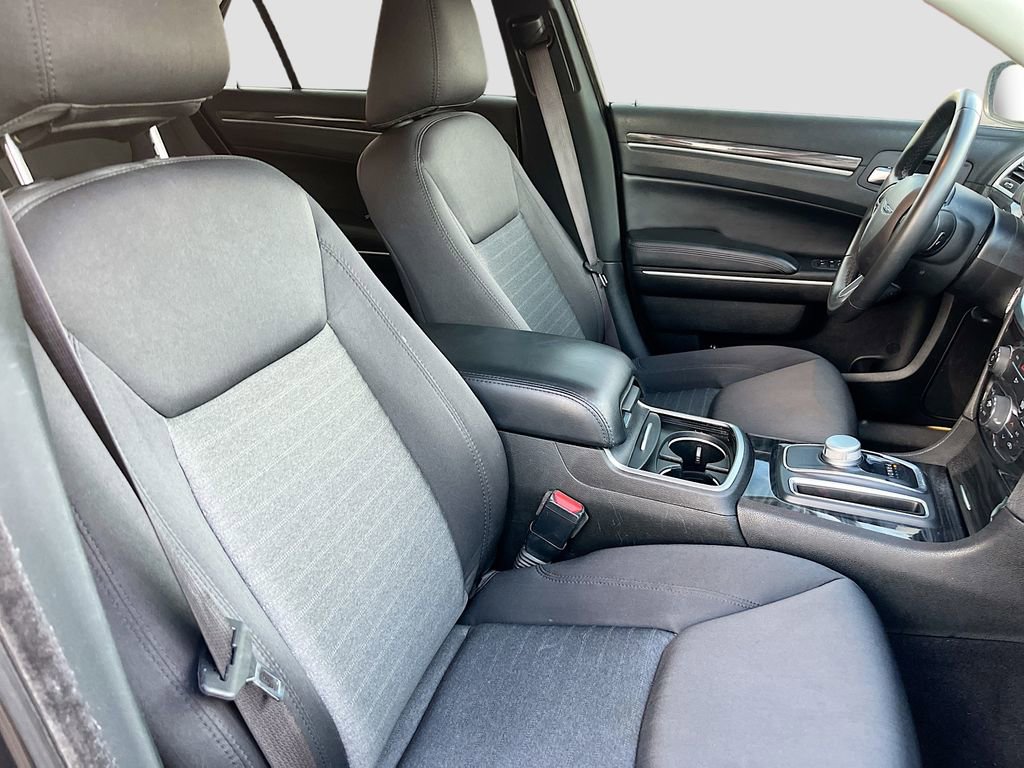 Used 2022 Chrysler 300 Touring w/ Sport Appearance Package image 26