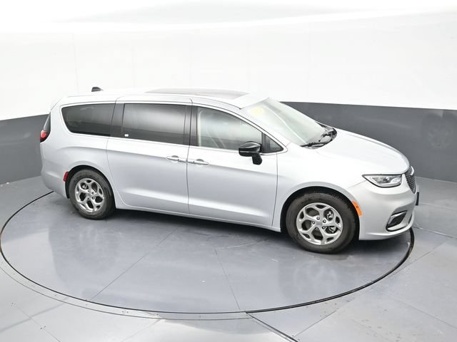 Used 2024 Chrysler Pacifica Limited FWD image 59