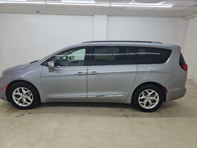 Used 2020 Chrysler Pacifica Limited FWD image 19
