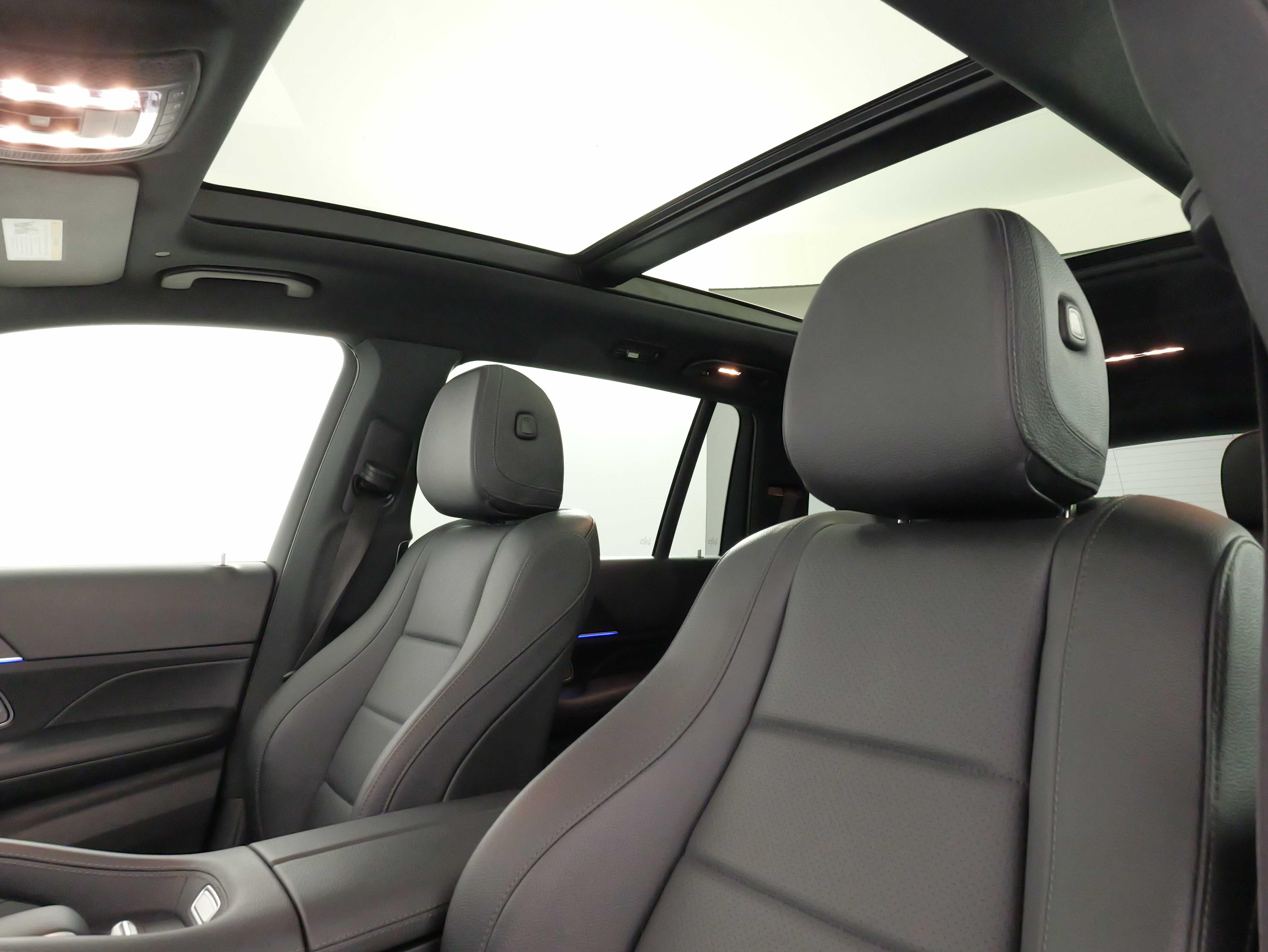 Used 2022 Mercedes-Benz GLS 450 4MATIC image 36