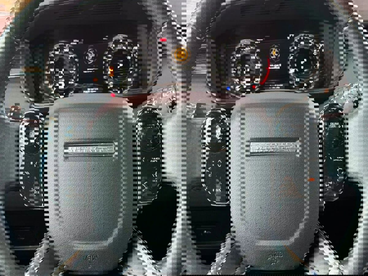 Used 2019 Land Rover Discovery HSE image 32