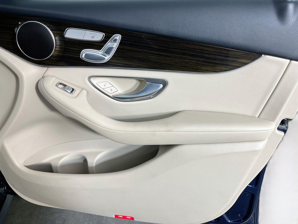 Used 2021 Mercedes-Benz GLC 300 w/ Premium Package image 37