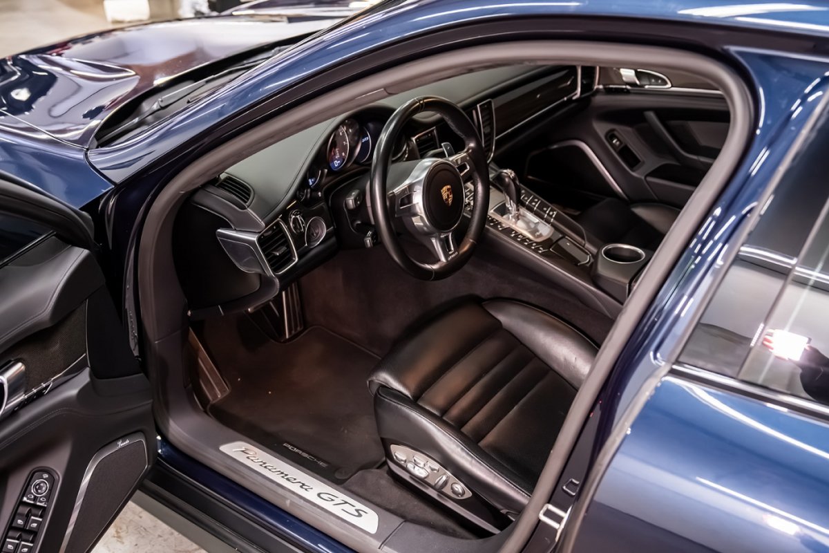 Used 2015 Porsche Panamera GTS AWD/4WD image 31