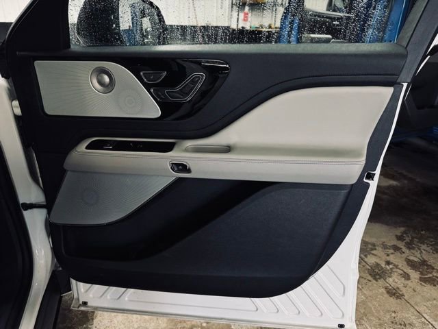 Used 2025 Lincoln Aviator Reserve w/ Equipment Group 201A image 15