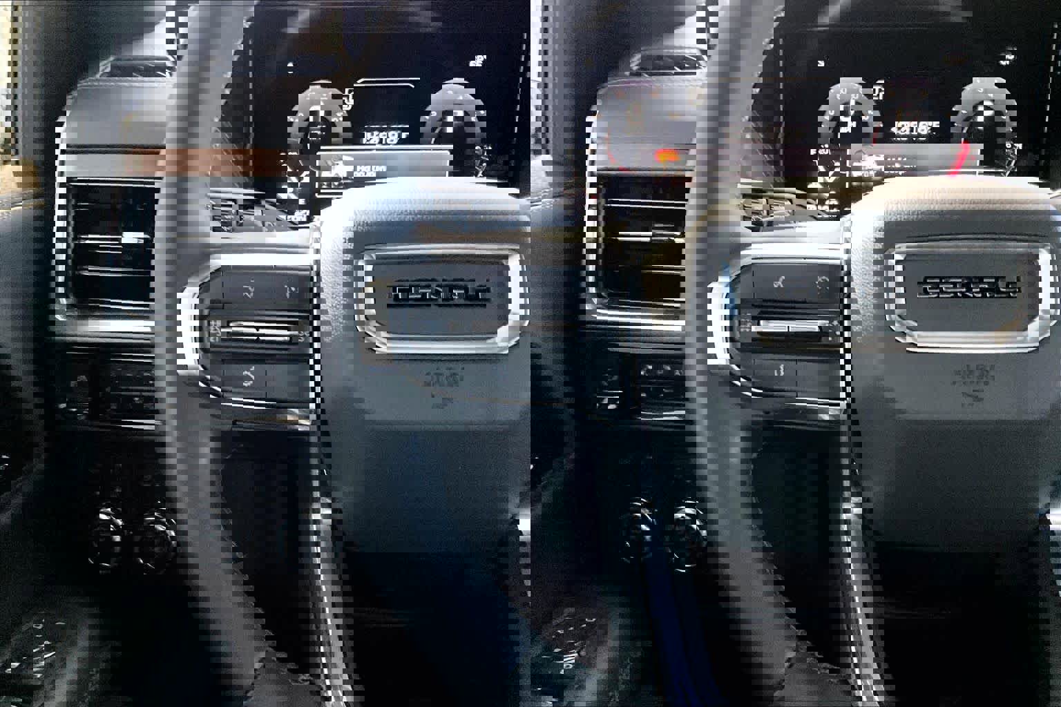 Used 2025 GMC Yukon XL Denali w/ Sun & Power Step Package image 24