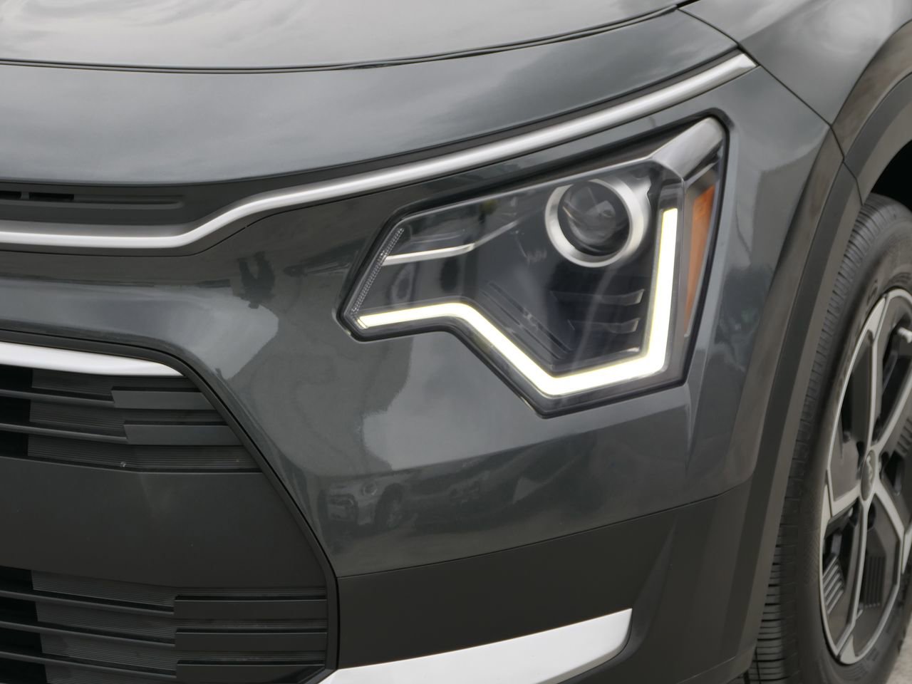 Certified 2025 Kia Niro EX image 10
