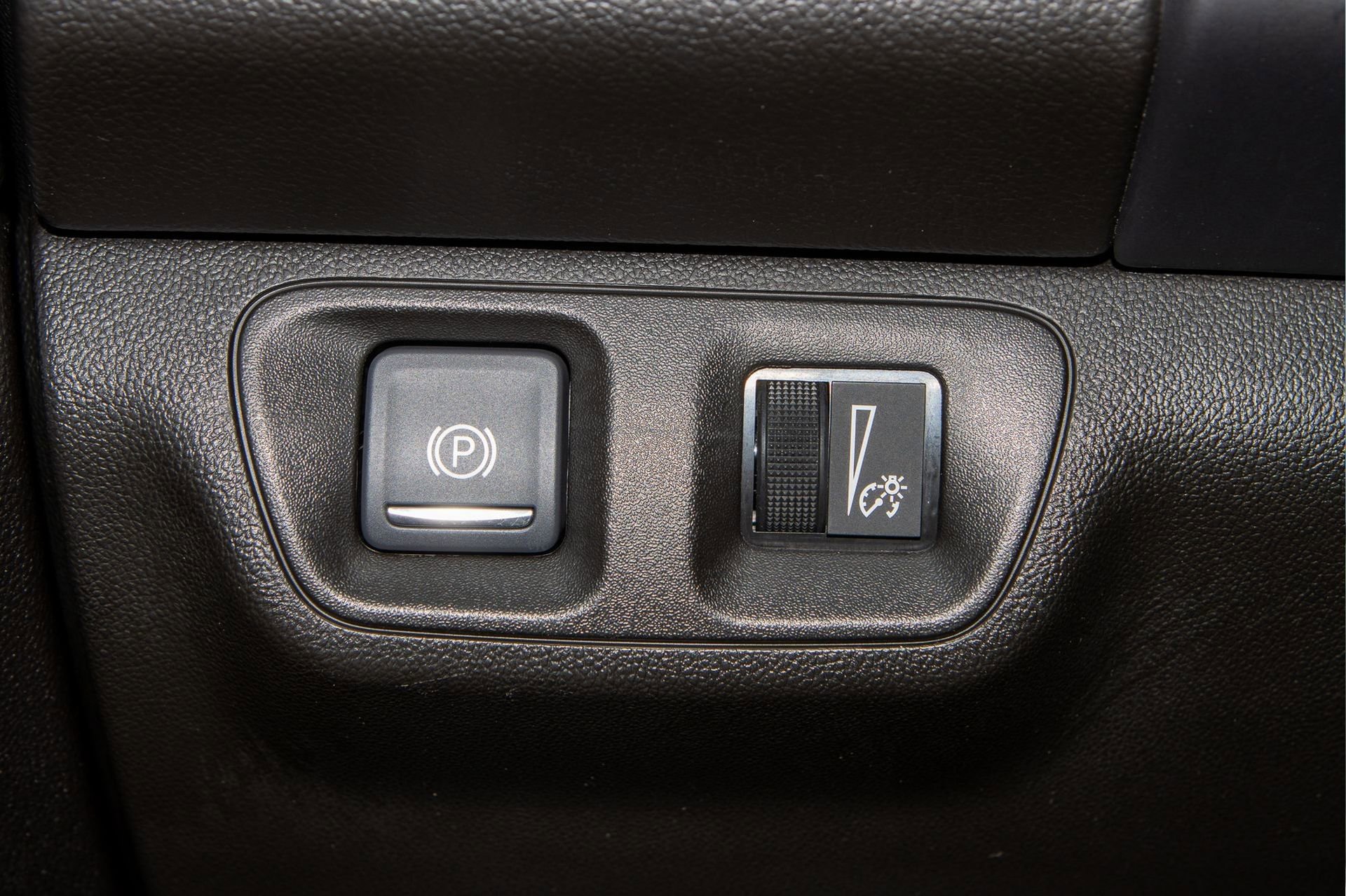 Used 2022 GMC Acadia SLE w/ Driver Convenience Package image 24