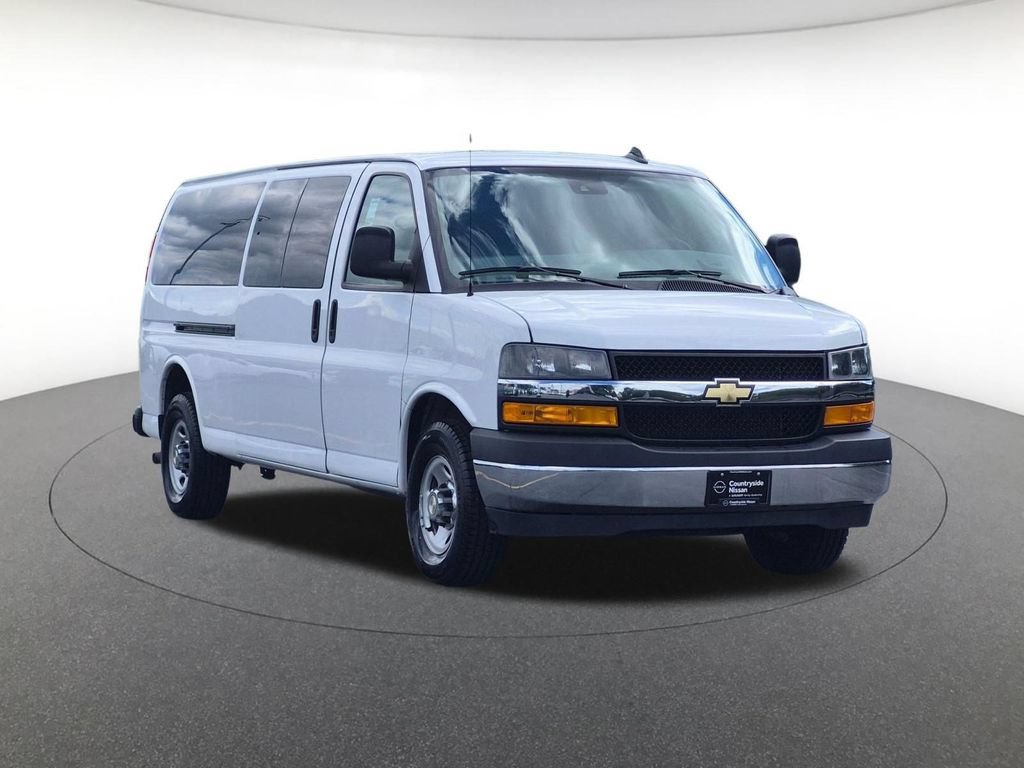Used 2024 Chevrolet Express 3500 LT w/ LT Preferred Equipment Group RWD image 3
