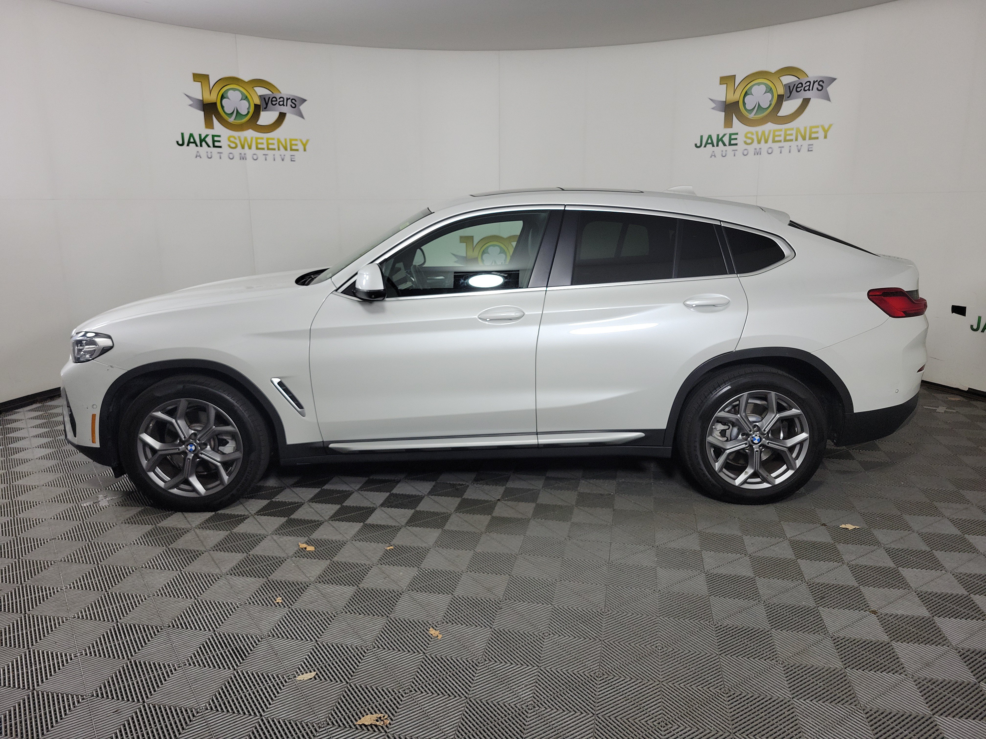 Certified 2024 BMW X4 xDrive30i AWD/4WD image 2