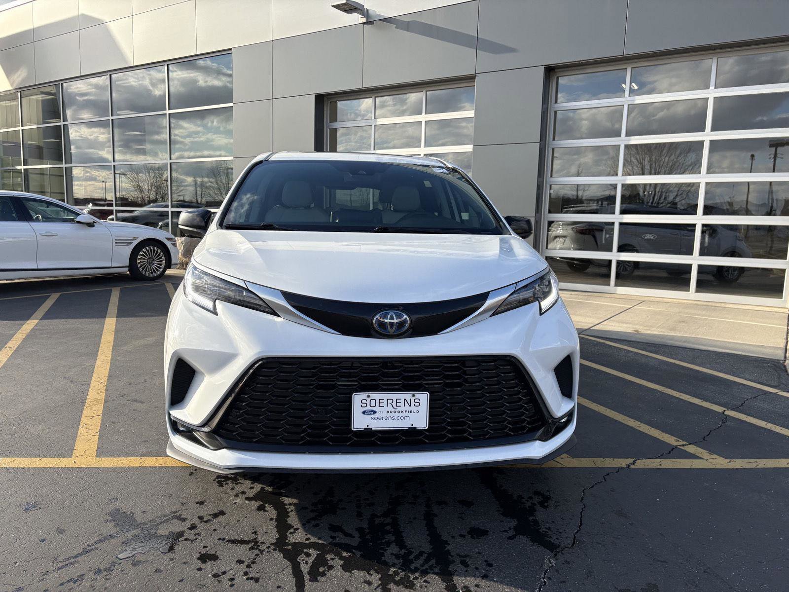 Used 2021 Toyota Sienna XSE image 2