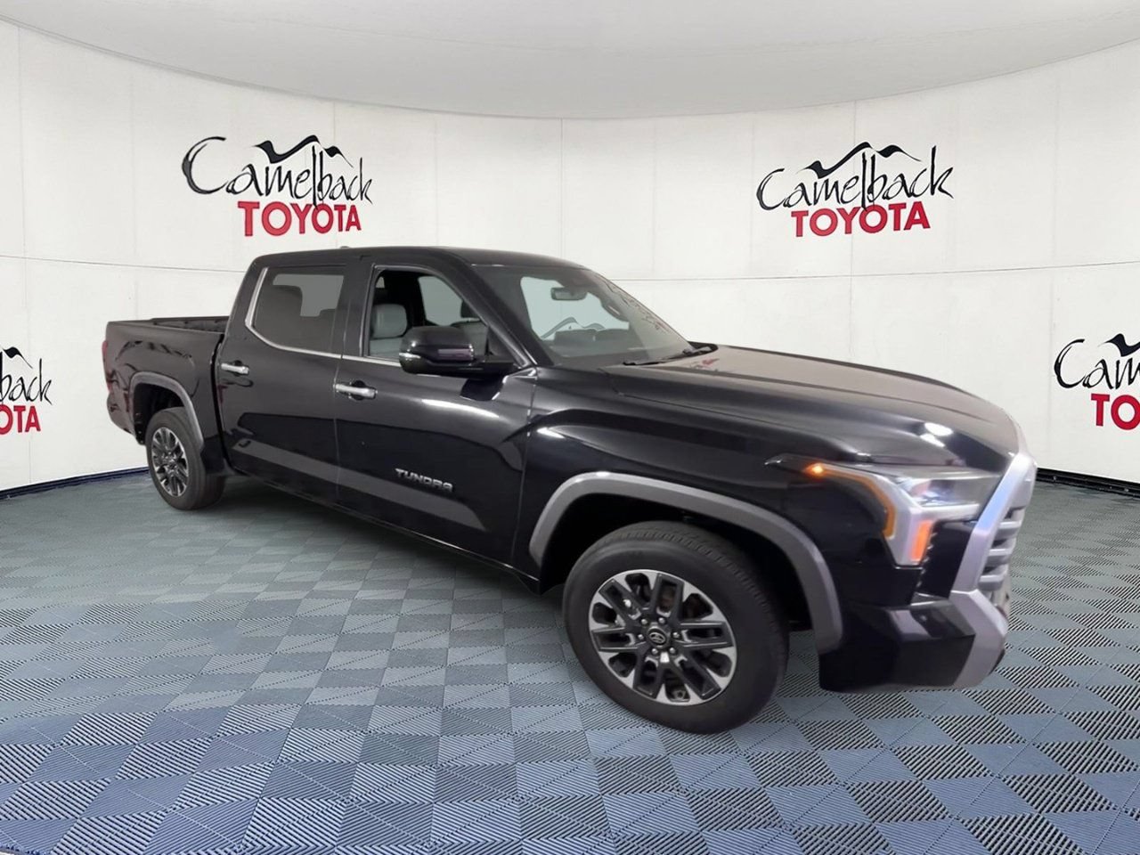 Used 2025 Toyota Tundra Limited AWD/4WD image 2