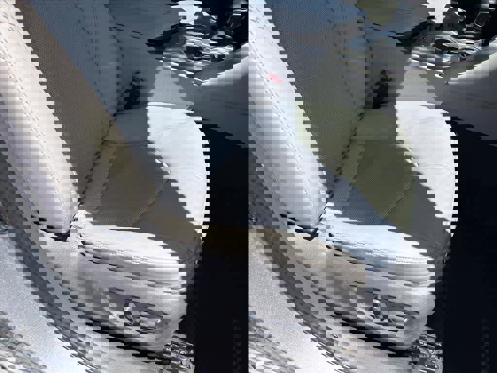 Used 2021 Toyota Camry XLE FWD image 7