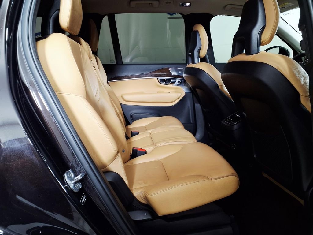 Used 2016 Volvo XC90 T6 Momentum w/ Momentum Plus Package AWD/4WD image 11