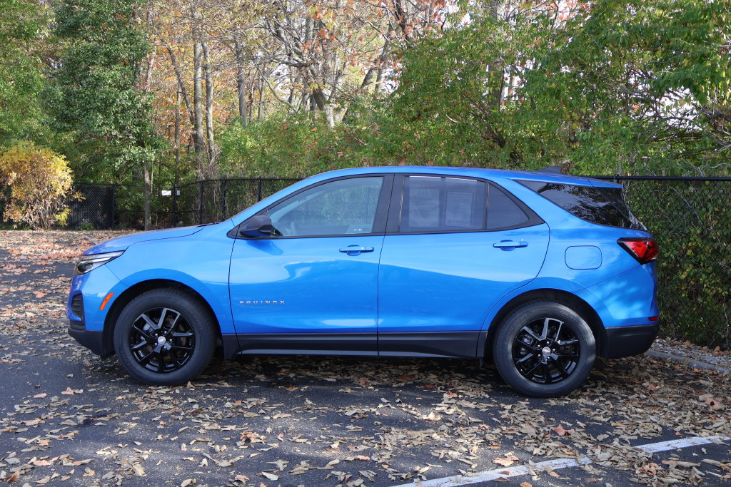 Used 2024 Chevrolet Equinox LS w/ LS Convenience Package FWD image 4