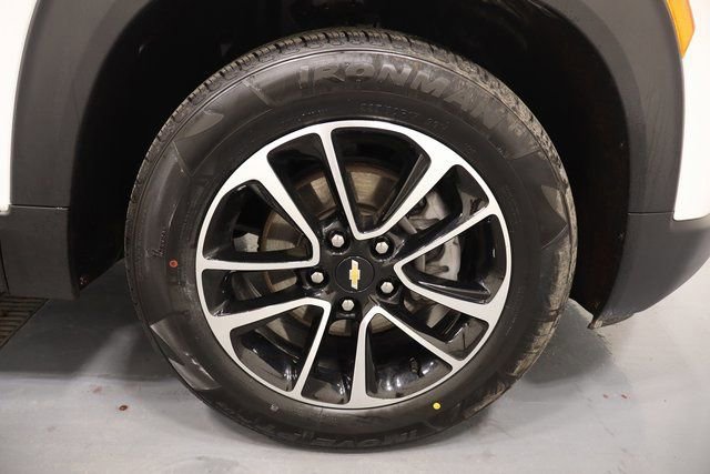 Used 2025 Chevrolet TrailBlazer LT AWD/4WD image 27