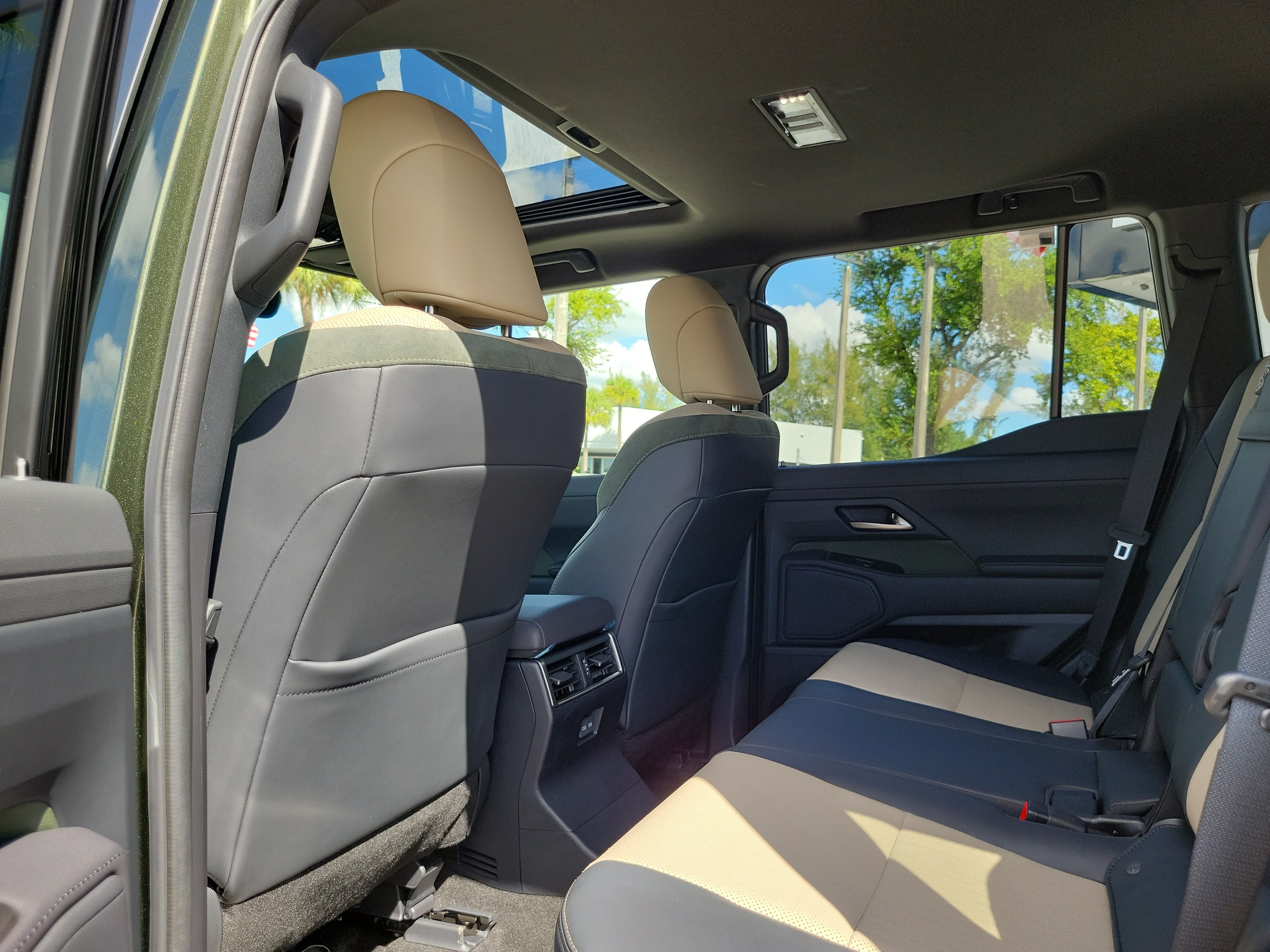 Used 2025 Lexus GX 550 AWD/4WD image 16