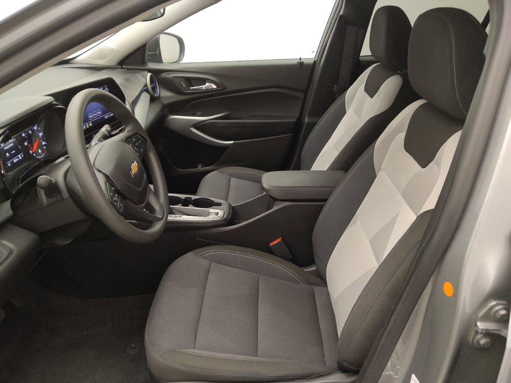 Used 2025 Chevrolet Trax LS FWD image 17