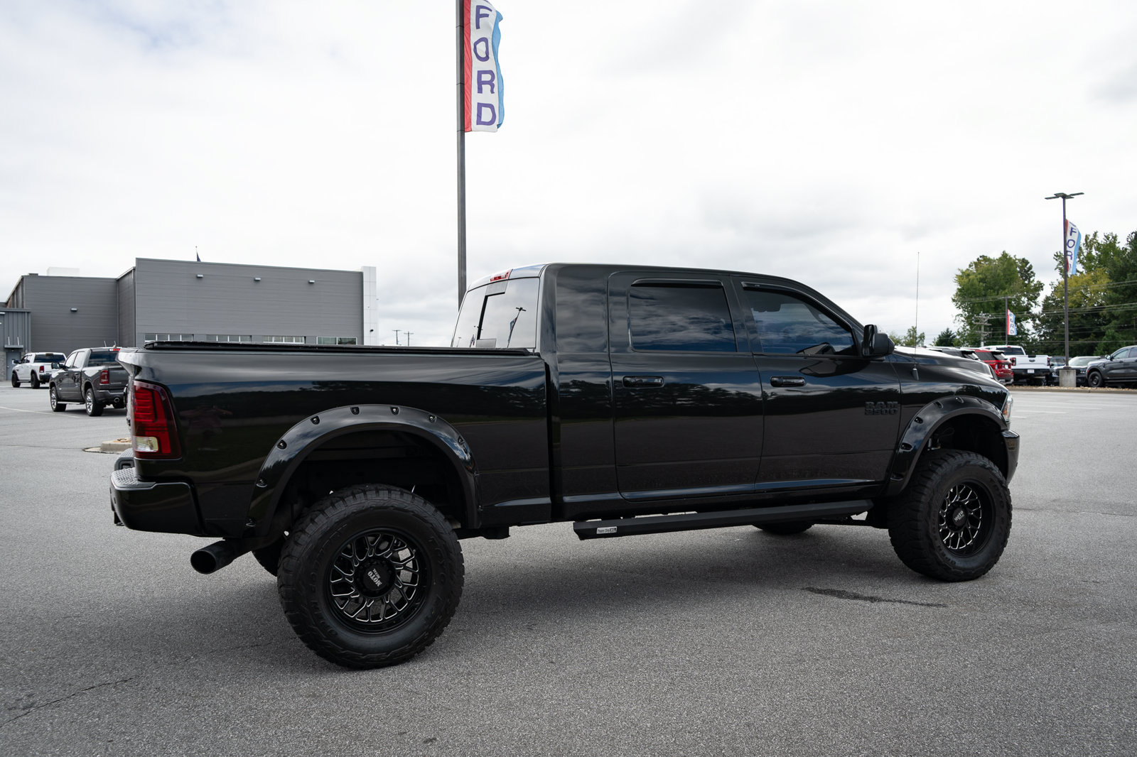 Used 2018 RAM 2500 Laramie w/ Sport Appearance Group AWD/4WD image 10