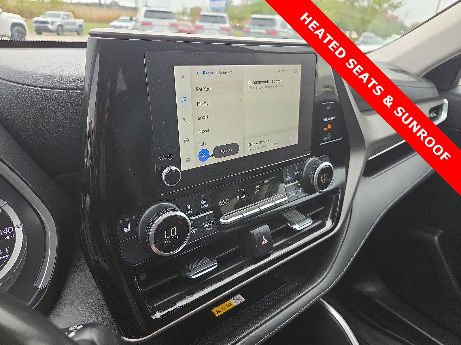 Used 2024 Toyota Highlander XLE FWD image 17