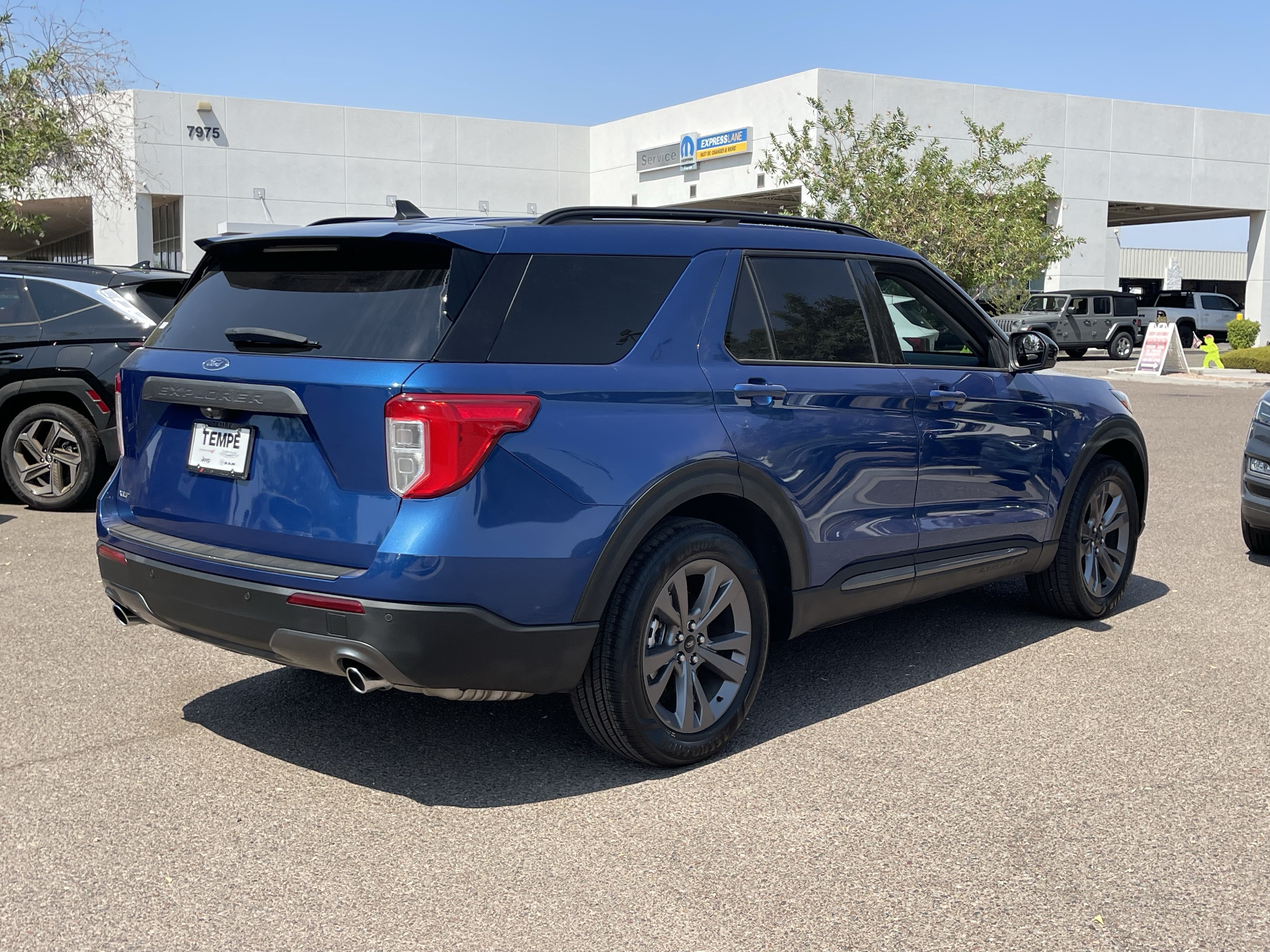 Used 2023 Ford Explorer XLT w/ Equipment Group 202A RWD image 5