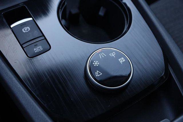 Used 2021 Nissan Rogue SV image 18