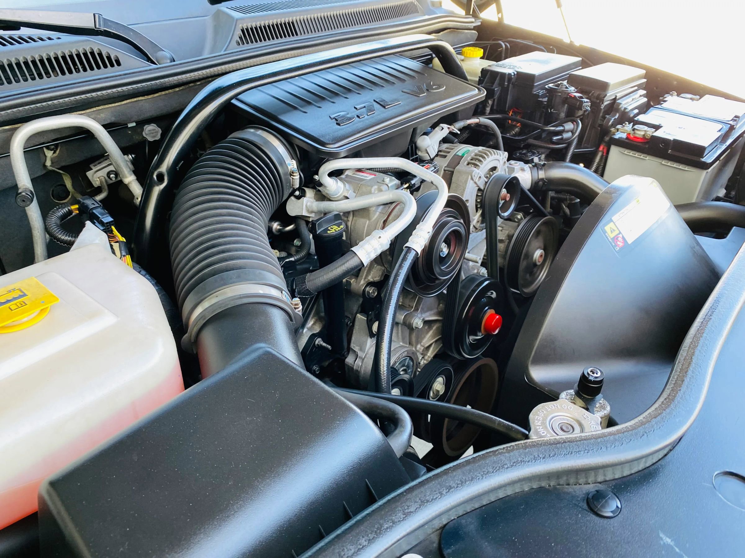 Used 2010 Jeep Commander Sport w/ Sun/Sound Group RWD image 37