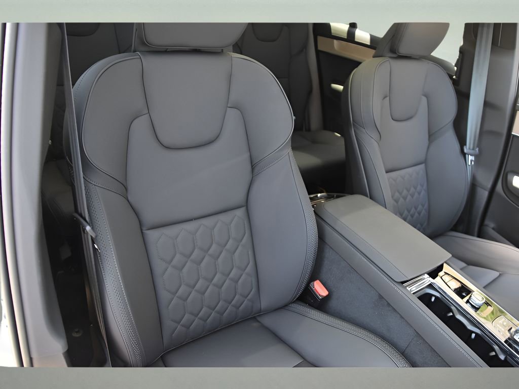 Used 2026 Volvo XC90 B6 Plus w/ Protection Package Premier AWD/4WD image 31