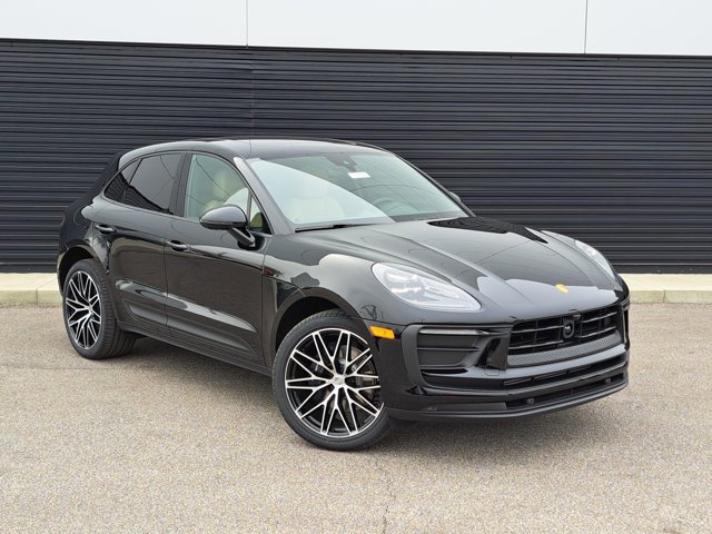 Used 2026 Porsche Macan AWD/4WD image 9