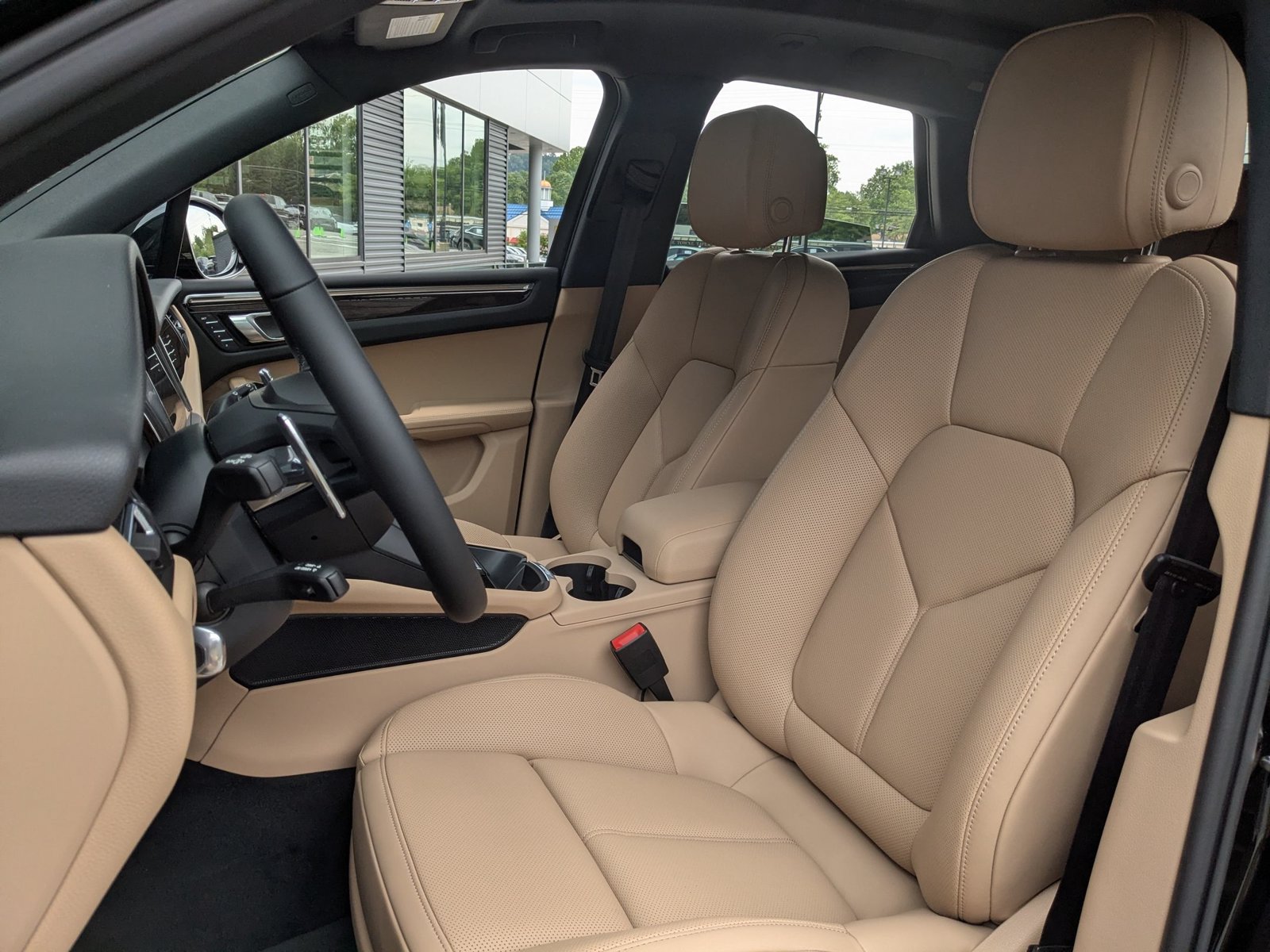 New 2026 Porsche Macan AWD/4WD image 5