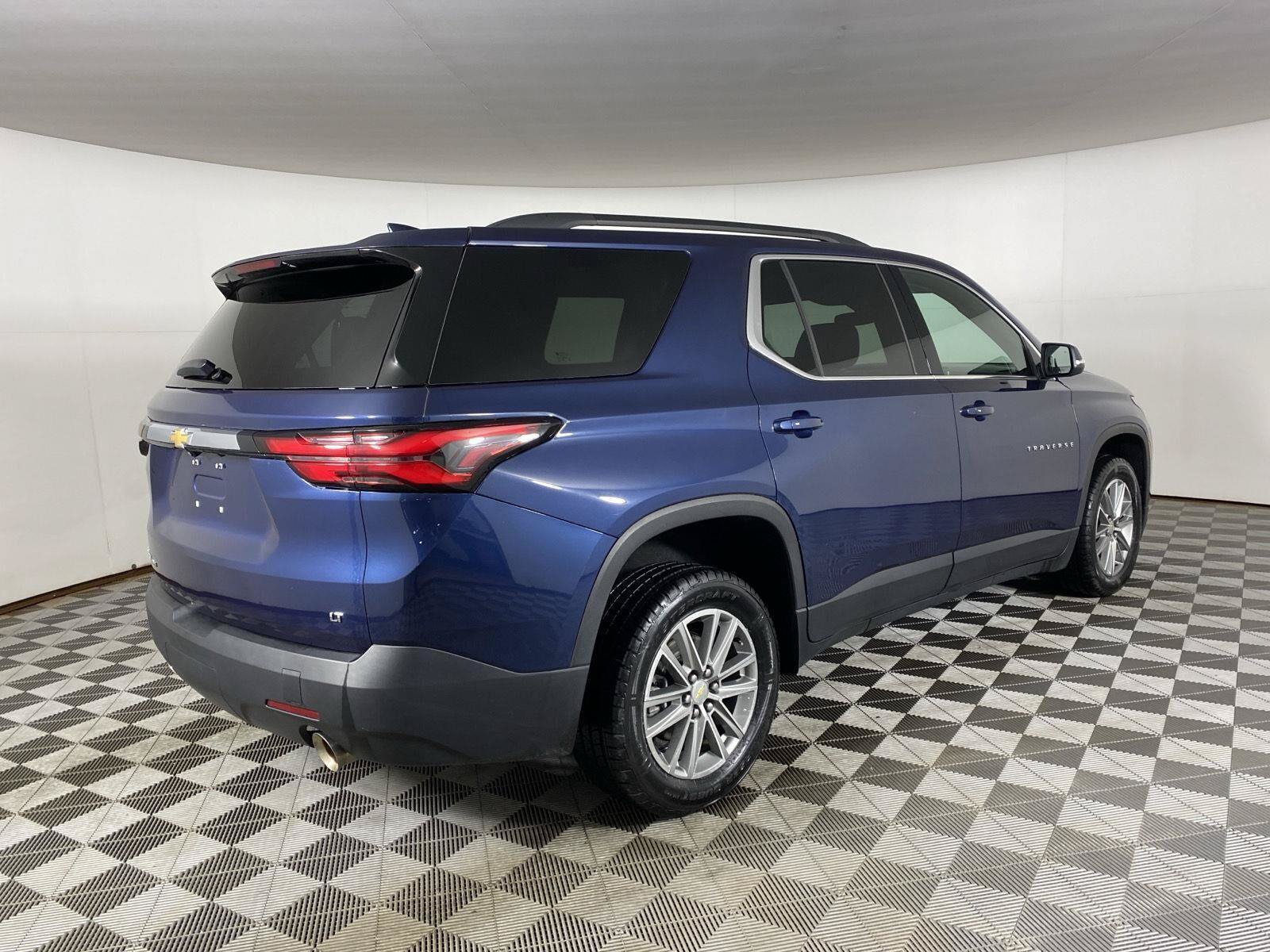 Used 2023 Chevrolet Traverse LT AWD/4WD image 6
