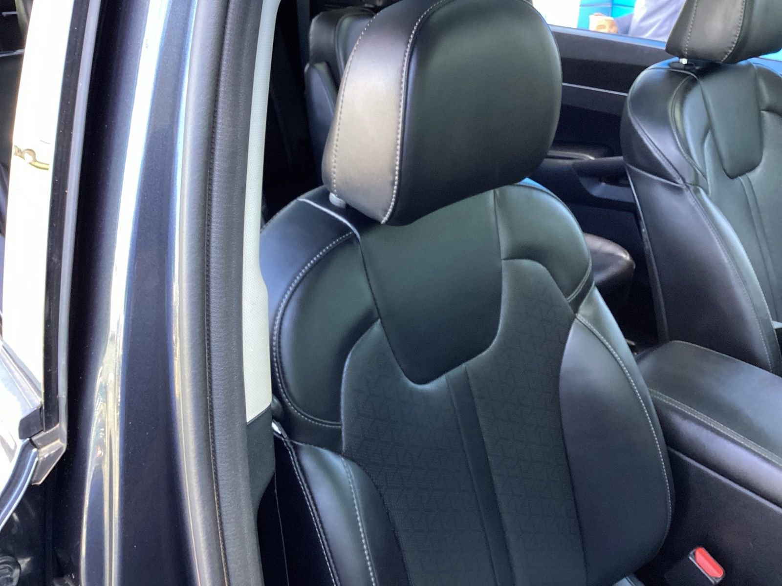 Used 2022 Kia Sorento EX w/ Panoramic Sunroof Package image 19