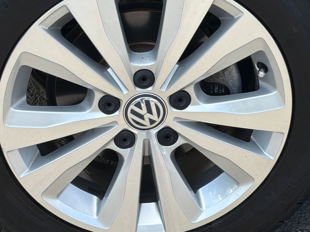 Used 2018 Volkswagen Golf SE FWD image 6