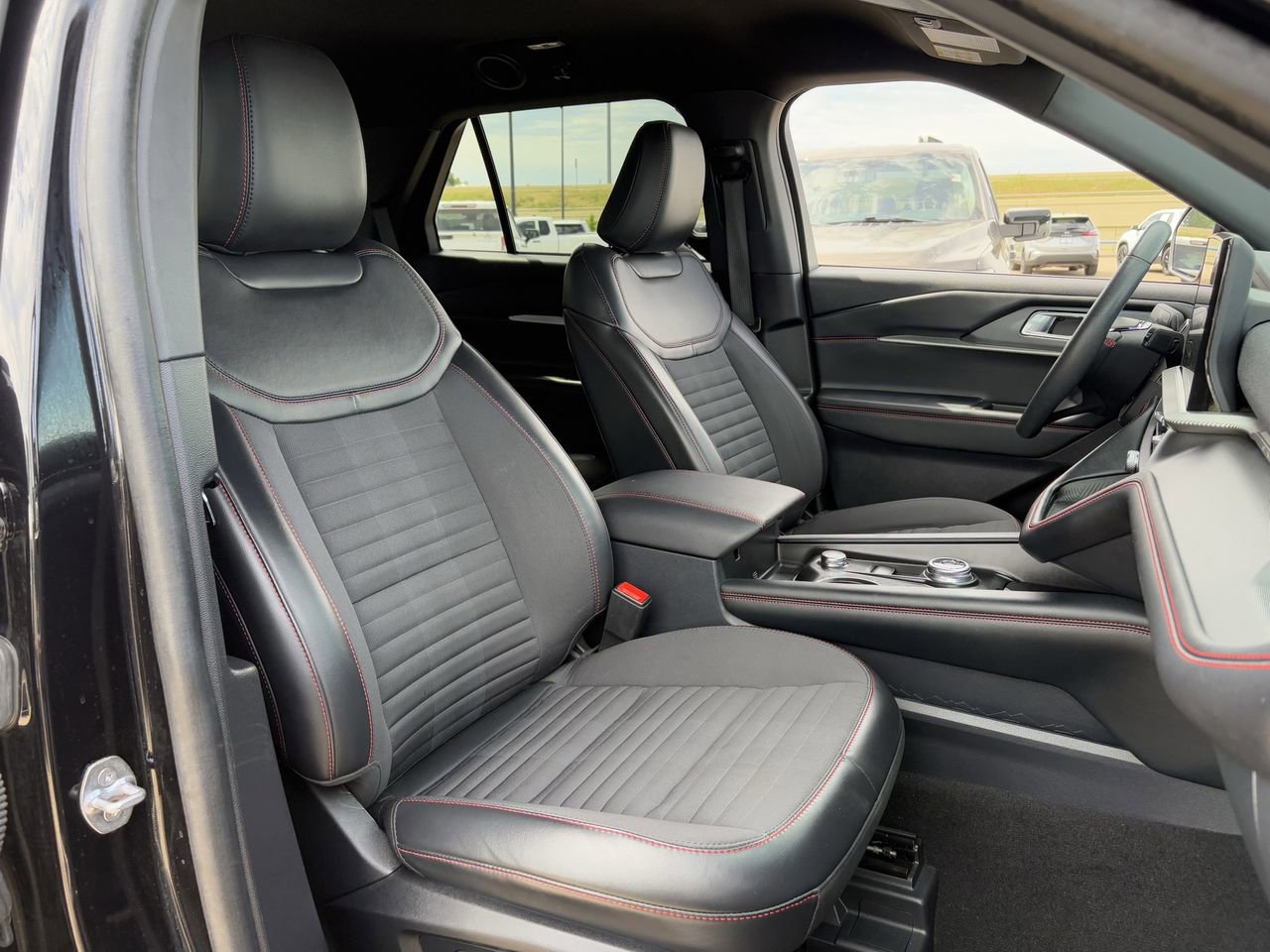 Used 2025 Ford Explorer ST-Line RWD image 30