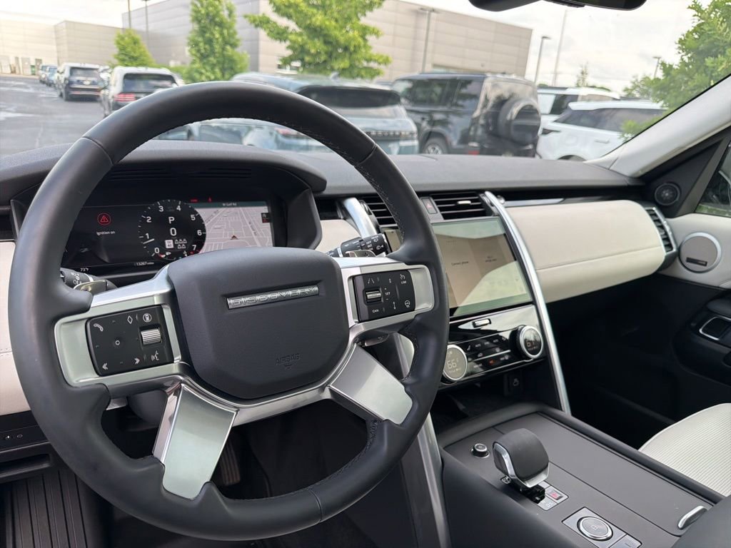 Used 2025 Land Rover Discovery S AWD/4WD image 14